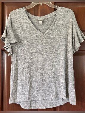 A new day flutter sleeve top size small gray